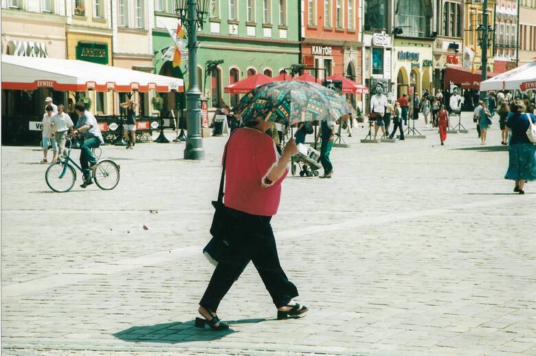 50 wyjątkowych zdjęć Wrocławia z lat 90. Czysta, reporterska robota. Spójrzcie tylko jak wtedy wyglądało nasze miasto