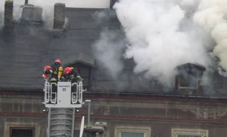 Groźny pożar przy ulicy Nowogrodzkiej w Radomiu (wideo i zdjęcia internautów)