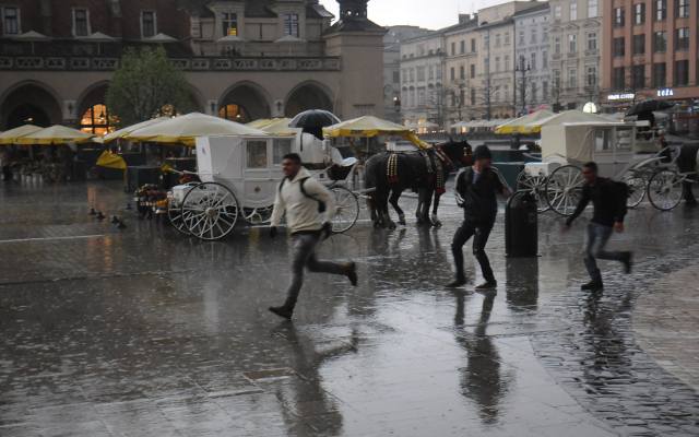 W piątek w Małopolsce upał, burze i silne opady deszczu. IMGW wydało alert pogodowy II stopnia