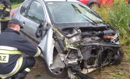 Dziś na drodze powiatowej we Włościborzu doszło do groźnego wypadku. Kierująca osobówką kobieta trafiła do szpitala.