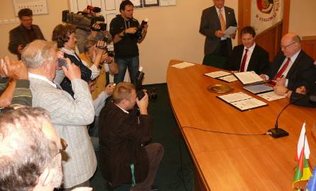 Podpisaniu porozumienia towarzyszyło duże zainteresowanie mediów i samych Belgów.