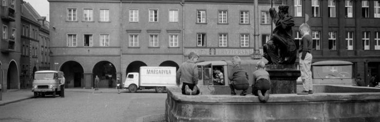 Tak zmieniał się przez lata Rynek w Gliwicach - ok. 1960 r. Zobacz kolejne zdjęcia. Przesuwaj zdjęcia w prawo - naciśnij strzałkę lub przycisk NASTĘ