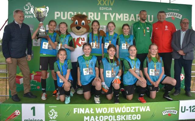 Finał Pucharu Tymbarku w Małopolsce. Dziewczęta SP Wierzchosławice (U-12) i ZSP Brzesko (U-10)  zagrają w krajowym finale. WIDEO