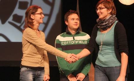 Zwycięzcy 4 edycji Wielkiego Testu Wiedzy o Kielcach. Od lewej:  Monika Frąk, drugie miejsce,  Michał Filarski, miejsce trzecie i triumfatorka testu