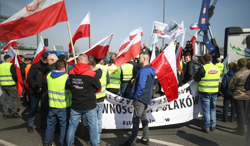 Film do artykułu: Ogólnopolski protest rolników 20 marca 2024 r. Blokady na drogach, utrudnienia w całej Polsce