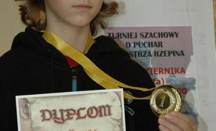 Paweł Janiak, l.13 – zwycięzca w kategorii wiekowej do lat 15Przyciągnęła mnie tutaj wygrana, jak chyba każdego. Niestety przegrał w partii o puchar