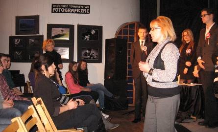 Nauczycielom i młodzieży podziękowała po zakończeniu inscenizacji Agnieszka Ścieglińska, dyrektor "Kopernika”.