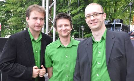 Ogromne brawa dostał Kabaret z Konopi. Stoją od lewej: Radek Kielch, Norbert Orłowicz i Krzysztof Kubalski.