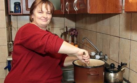 - Obiady zawsze gotuję w dużych garnkach, w mniejszych nie potrafię – mówi Marta Fronk, mama dzieci.