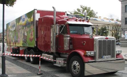 Ciężarówka z reklamą castingu