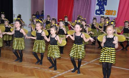 Tańczą pszczółki czyli grupa "Akomo – Dzieci” z "Amfiteatru” – I miejsce