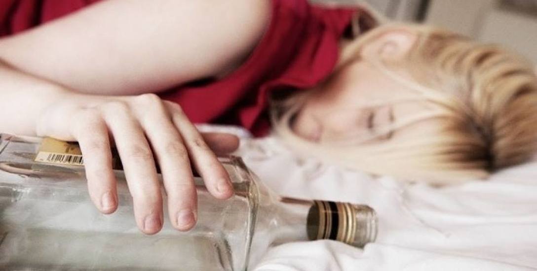 Kobiety w ciąży rodzą pod wpływem alkoholu. Biorą też narkotyki