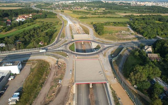 Są! Najnowsze zdjęcia z drona z budowy Północnej Obwodnicy Krakowa. Brakuje tak niewiele...