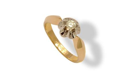 DLA ROMANTYCZEKPierścionek wykonany głównie z żółtego złota. Diament (0,13 kr) w wyjątkowej, efektownej oprawie z białego złota.