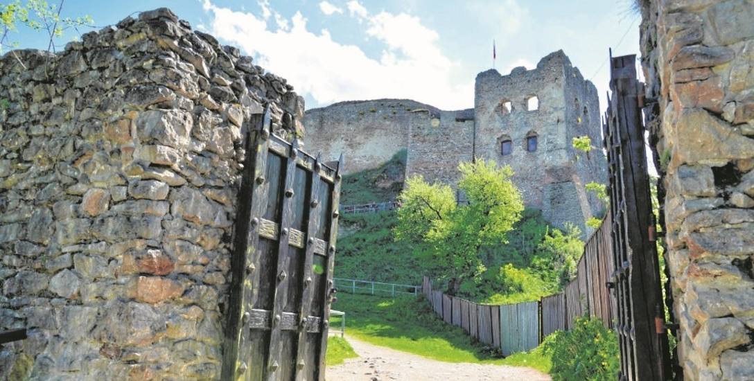 Obecnie pilnego remontu potrzebuje północny mur przy bramie wjazdowej do zamku w Czorsztynie