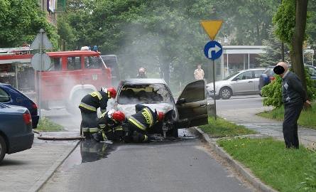 W Zielonej Górze płonęło auto (zdjęcia Czytelnika)