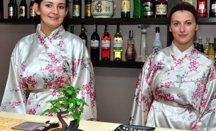 W najlepszej restauracji 2010 roku, czyli Higashi w Radomiu można poczuć się jak w Japonii. Kelnerki są ubrane w tradycyjny strój z Kraju Kwitnącej