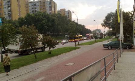 O godzinie 19 w czwartek ulica Sandomierska była dalej zakrokowana.