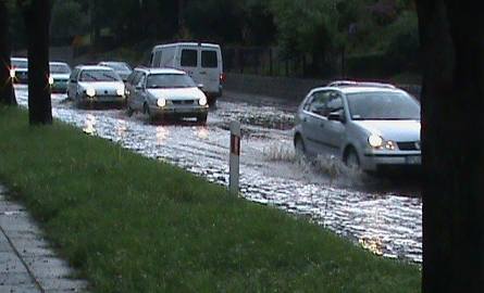 Gwałtowne opady deszczu zalały ulice w Krośnie Odrzańskim