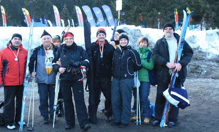 Członkowie radomskiego klubu rowerowego Orkan w nietypowych dla siebie okolicznościach i dyscyplinie sportowej – przed biegiem narciarskim.