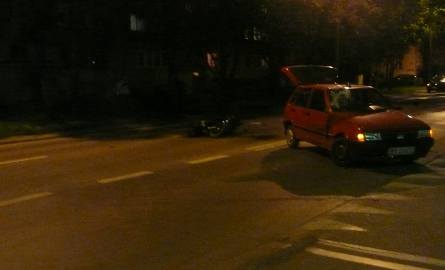 Z ostatniej chwili: fiat uno uderzył w skuter. Policjanci musieli zamknąć ulicę (zdjęcia)