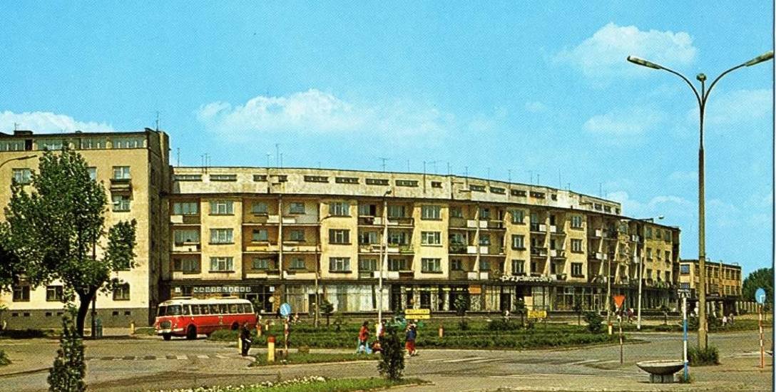 U zbiegu ulic Zwycięstwa i Kolejowej. Lata 70. XX wieku
