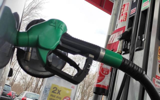 Co dalej z cenami paliw na stacjach benzynowych? Złe wieści dla właścicieli diesli. Wkrótce będą musieli głębiej sięgnąć do kieszeni