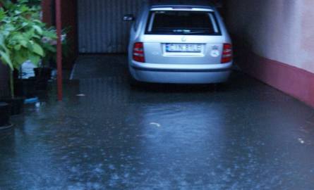 Inowrocław. Mieszkańców ulicy Solnej zalewa woda deszczowa i... złość