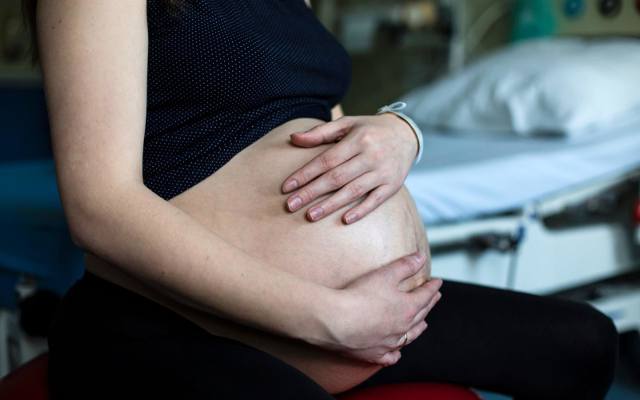 Liczba urodzeń w Polsce zatrważająco maleje, a zgonów wzrasta! Czy poznaniaków też ubywa?