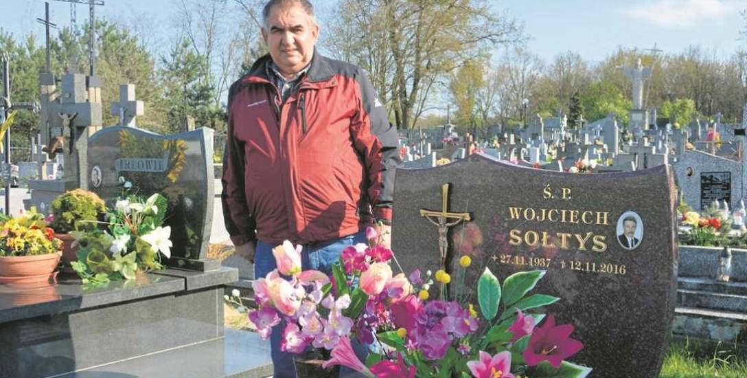 Wojciecha Sołtysa pochowano na cmentarzu parafialnym w Szczucinie. Jego brat Józef opiekuje się grobem. Nie pogodził się z myślą, że 79-latek mógł umrzeć