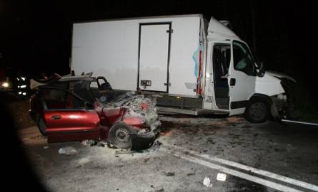 Wypadek w Tarłowie.  W zderzeniu samochodów osobowego i dostawczego zginął człowiek 