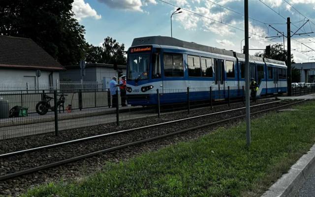 Wypadek w Krakowie na ul. Mogilskiej. Rowerzysta potrącony przez tramwaj 