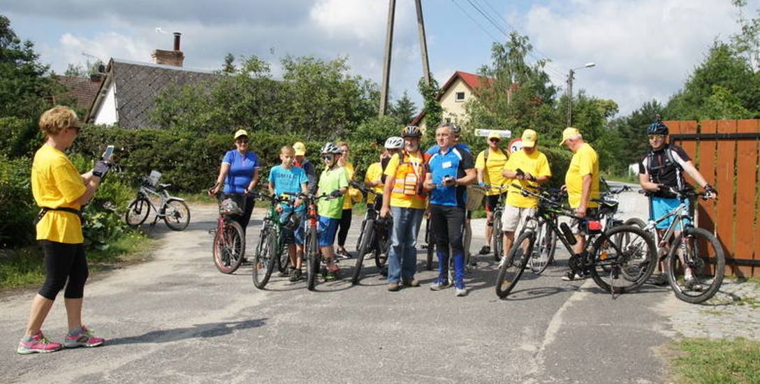 Ta grupa rowerzystów już korzysta z istniejących tras po puszczy