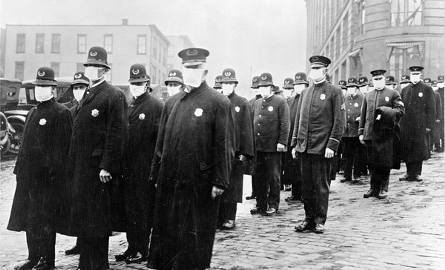 Policjanci w Seattle podczas grypy hiszpanki w grudniu