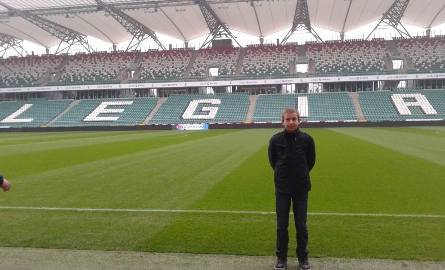 Konrad Matuszewski na stadionie Legii Warszawa.