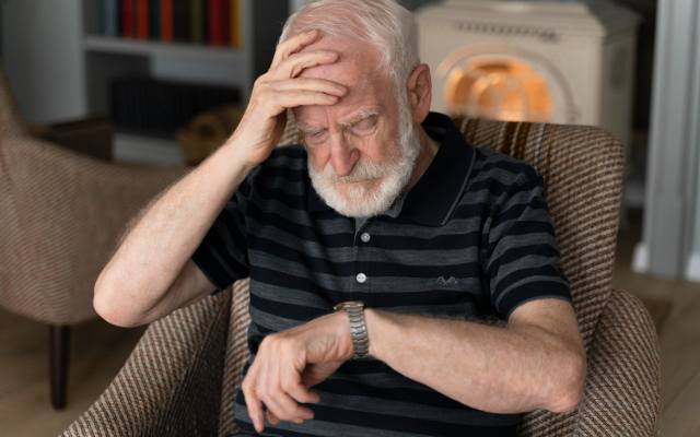 Stres, zmęczenie albo... demencja. Sprawdź 10 głównych objawów choroby Alzheimera, które rozwijają się jako pierwsze
