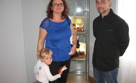 - Bardzo podoba się nam wystawa – powiedzieli nam państwo Iwona i Robert Krawczykowscy, którzy oglądali wystawę razem z córką Zosią.