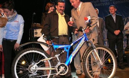 Rower – nagrodę od Leszka Wojteczka, wygrał doktor Ignacy Sawina.