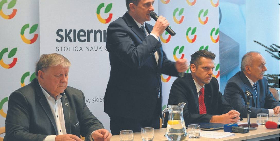 Prezydent Krzysztof Jażdżyk zapewnia, że dokonywana od początku kadencji reorganizacja urzędu przynosi miastu korzyści