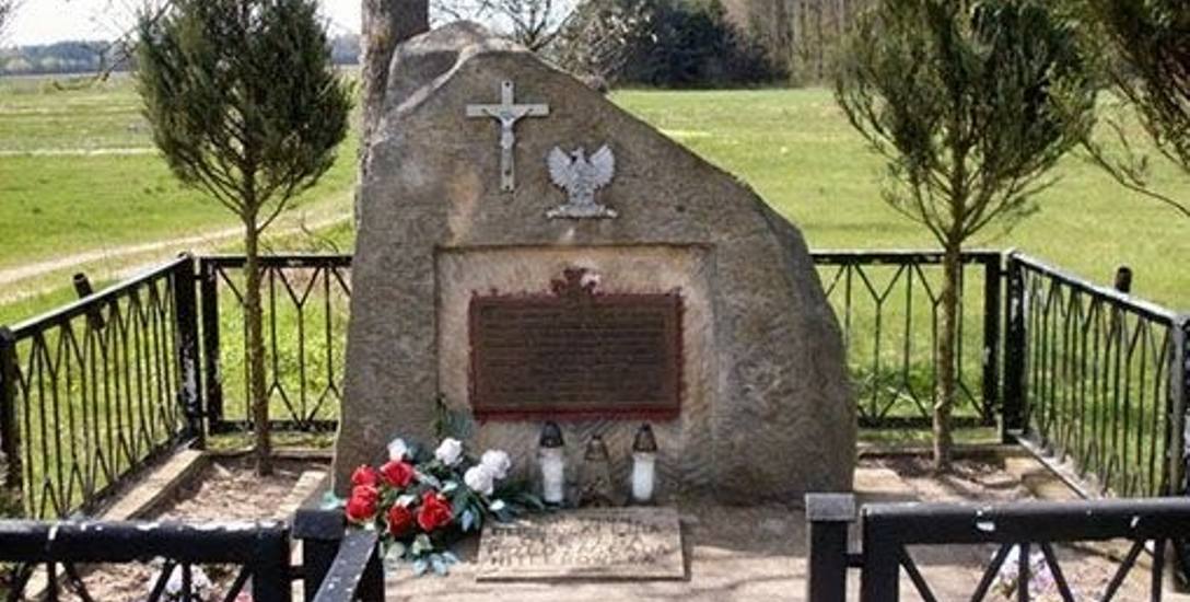 Pomnik bitwy pod Olesznem z 27 lipca 1944 roku.
