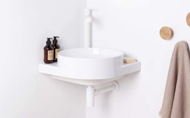 Jak urządzić małą łazienkę? 4 pomysły na niewielką przestrzeń. Zobacz, jakie rozwiązania sprawdzą się w małej łazience