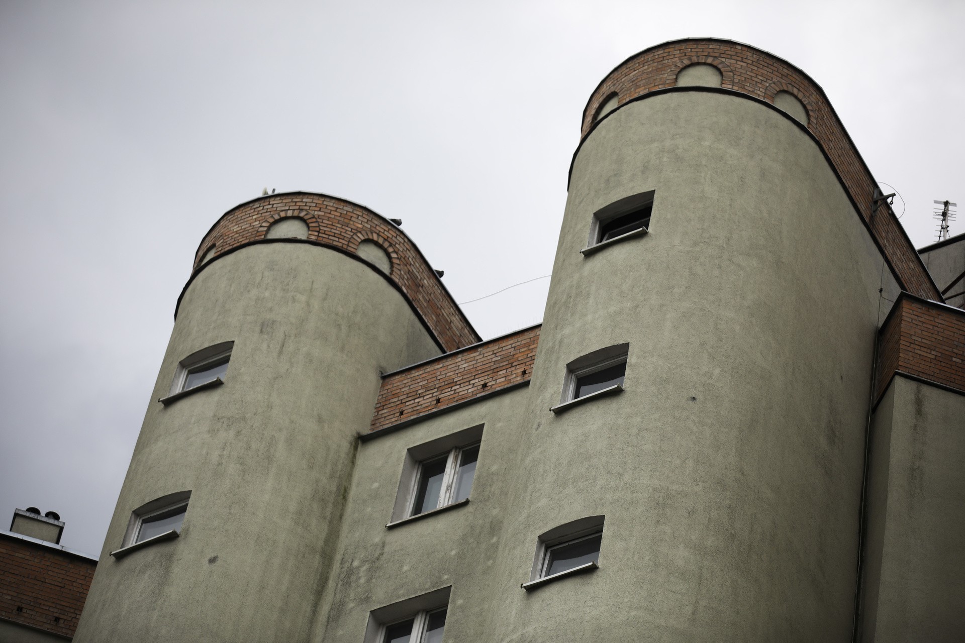 To Najdziwniejszy Blok W Krakowie Wygląda Jak Zamek ZdjĘcia Wideo 4185