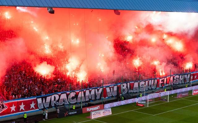 Wisła Kraków znów w europejskich pucharach. Tłumy kibiców pod stadionem już długo przed meczem. A na trybunach: 