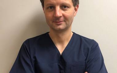 Dr Tomasz Konecki, kierownik I Kliniki Urologii Uniwersytetu Medycznego w Łodzi zachęca mężczyzn do badania się.