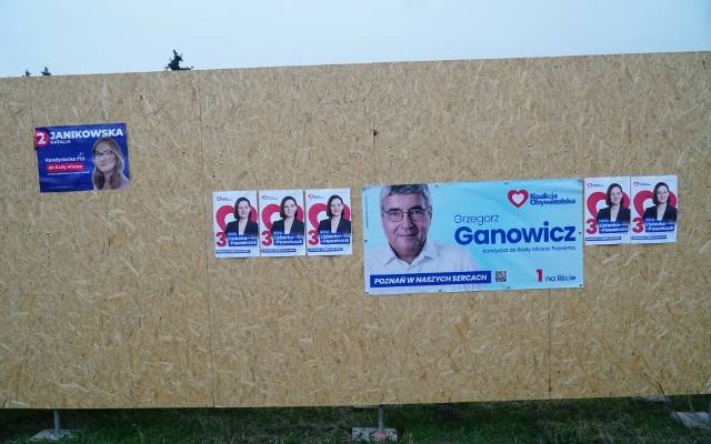 Falstart kampanii wyborczych! Plakaty przedwcześnie pojawiły się na tablicach miejskich w Poznaniu. Pełnomocnicy komitetów będą je ściągać?