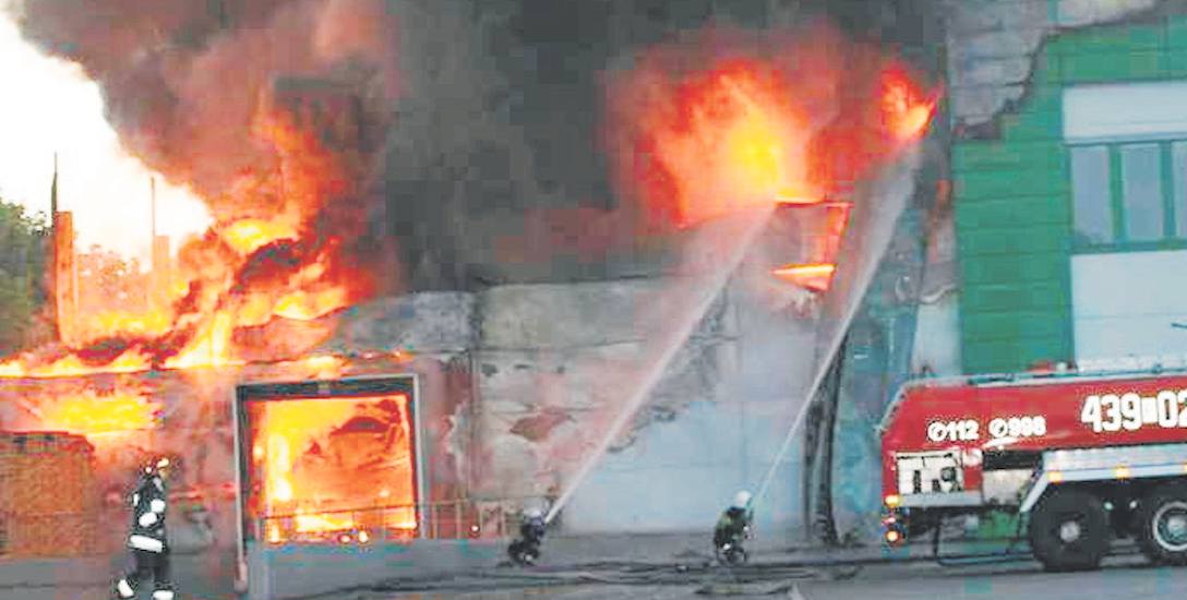 pożar hali produkcyjnej firmy Hajduk w Lipinkach