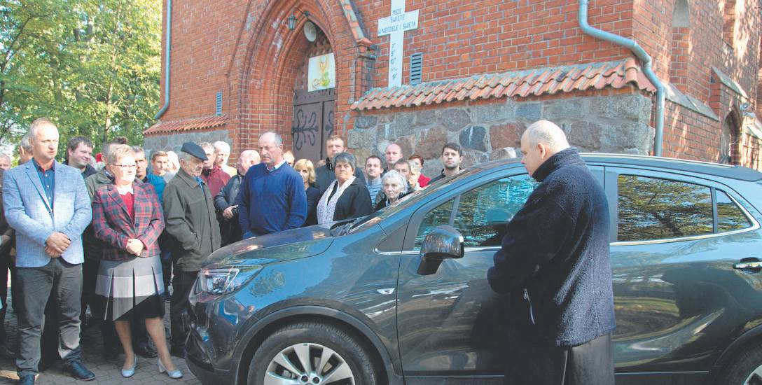 Po sumie 1 października doszło do rozmów przed kościołem w Dziewierzewie. Padły ostre słowa.