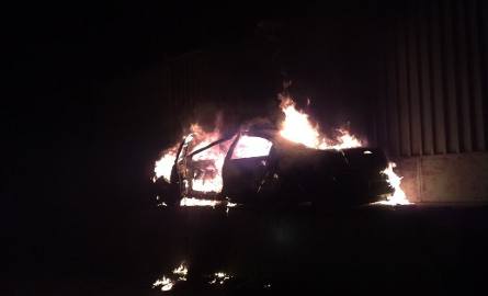 Nocą w  Rzepinie spłonęło auto (zdjęcia Czytelnika)