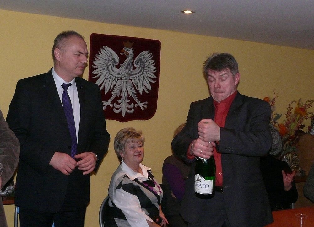 Sylwester Kardialik (z prawej) w sztabie wyborczym Leszka Trębskiego (z lewej) w 2010 roku