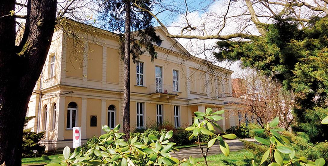 Dawny pałacyk łódzkiego przemysłowca Oskara Kona. obecnie siedziba Państwowej Wyższej Szkoły Filmowej, Telewizyjnej i Teatralnej w Łodzi